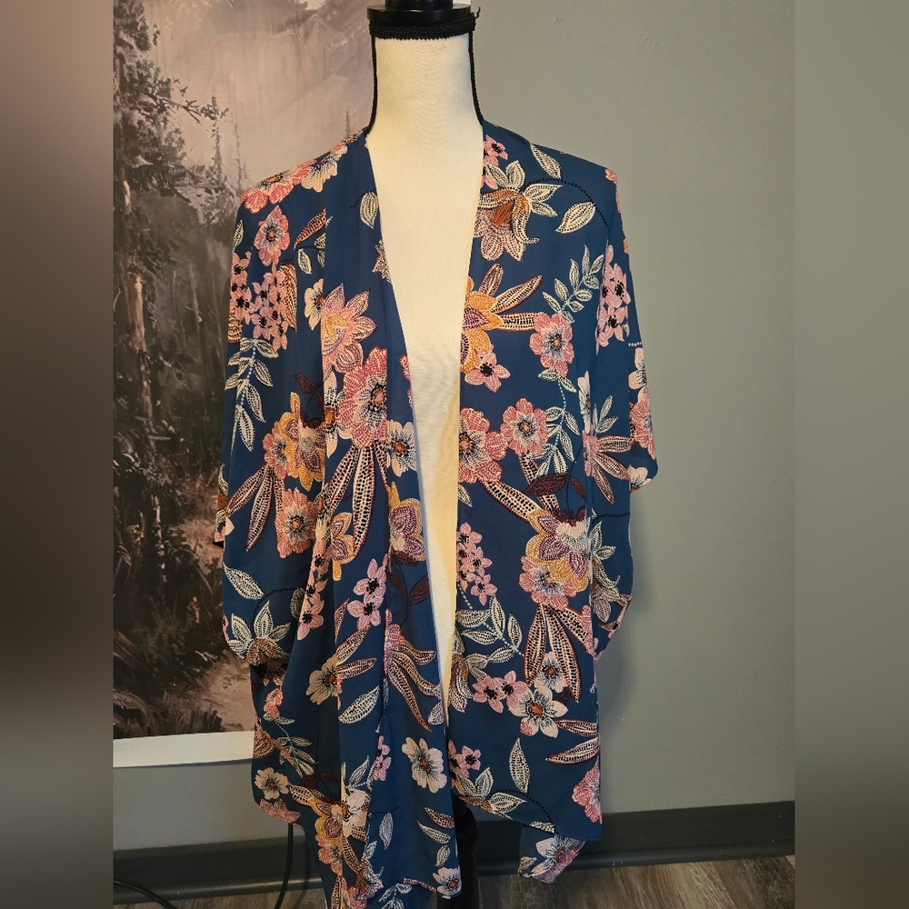 Maurices Floral Kimono One Size. Lnwot. Beautiful Flowy Material.